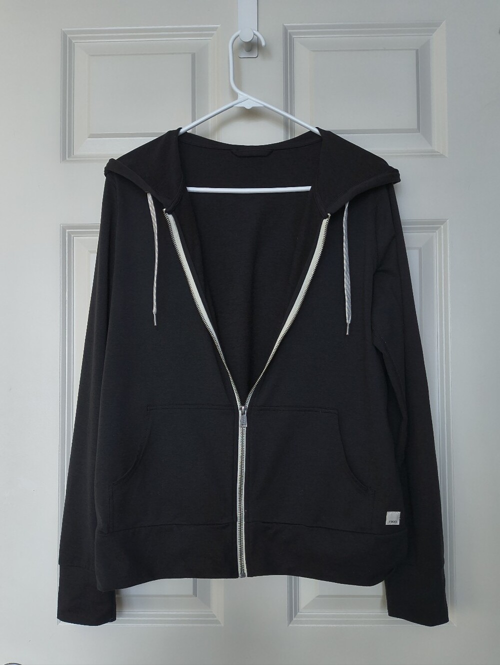 Vuori Black Halo Performance Hoodie 2.0 - Picture 5 of 5